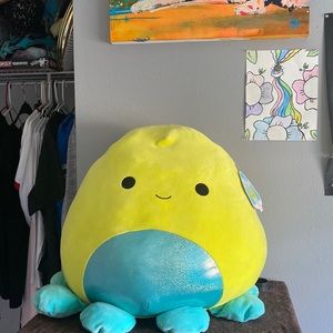 GIANT SQUISHMALLOW